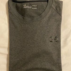 UNDER ARMOR BLACK ATHLETIC SHIRT! NEVER BEEN WORN! ONLY TRIED ON ONCE! 🔥🔥🔥